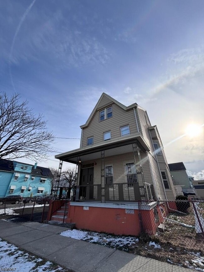 Building Photo - 414 20th Ave