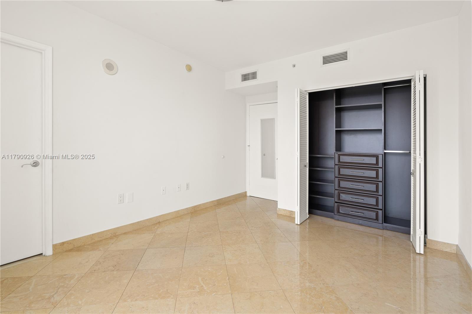 Building Photo - 19400 Turnberry Way