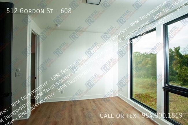 Building Photo - 512 Gordon St