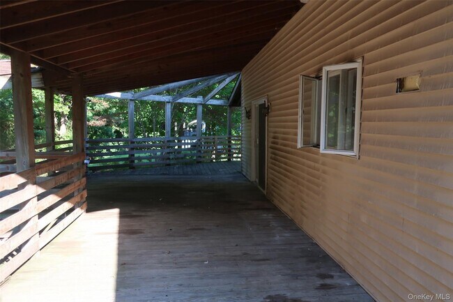 Building Photo - 9 Conklin Ln