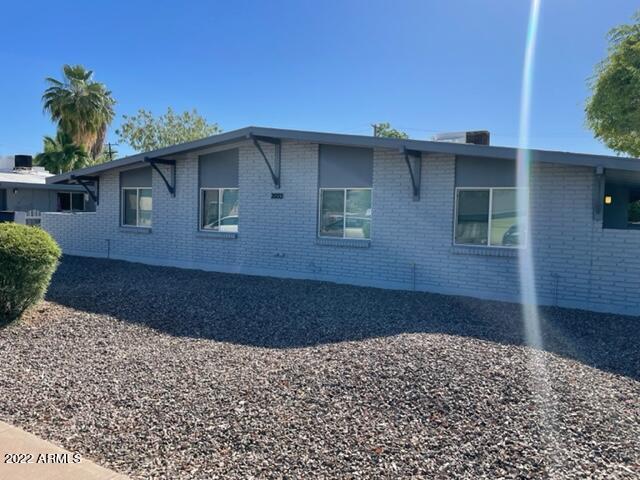Building Photo - 2033 S Forest Ave