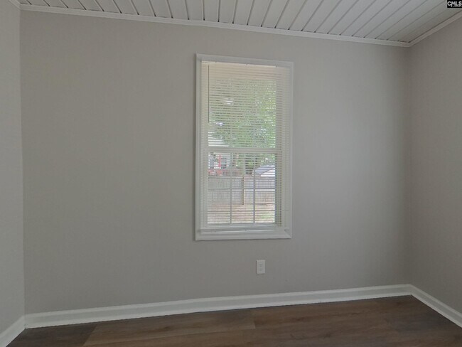 Building Photo - 337 Montclaire Ln