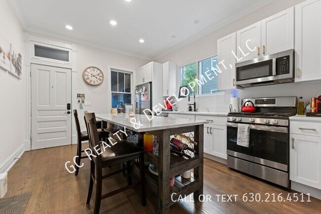 Building Photo - 1649 N Richmond St