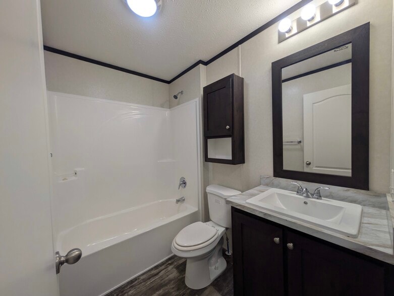 Building Photo - 15881 Villaire Ave