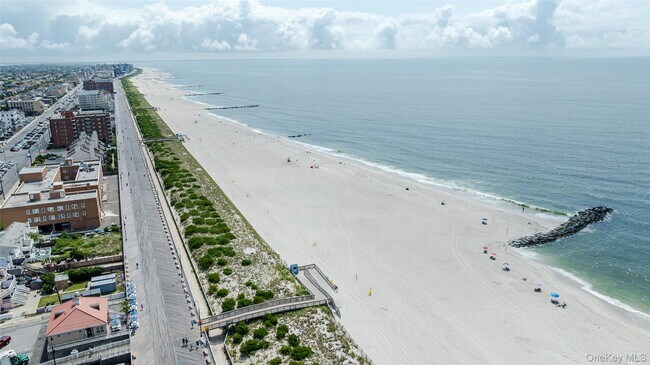 Building Photo - 518 W Olive St