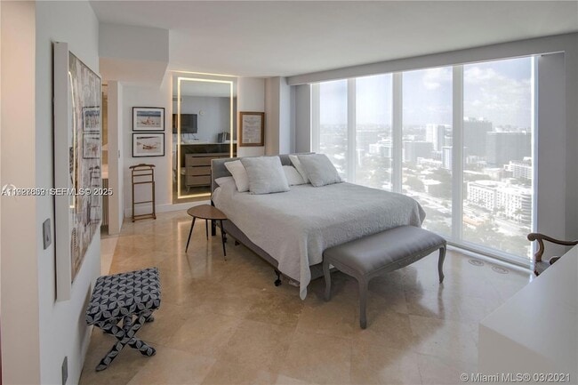 Building Photo - 601 NE 36th St