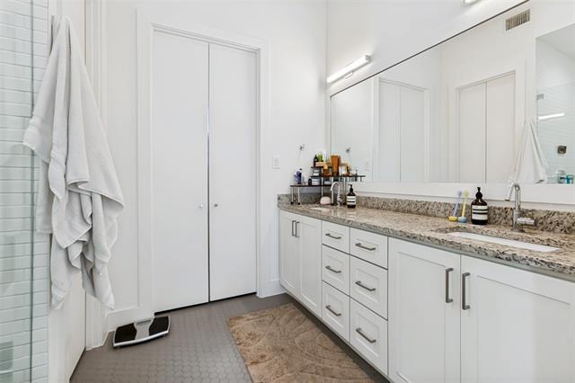 Building Photo - 2319 Kirby St