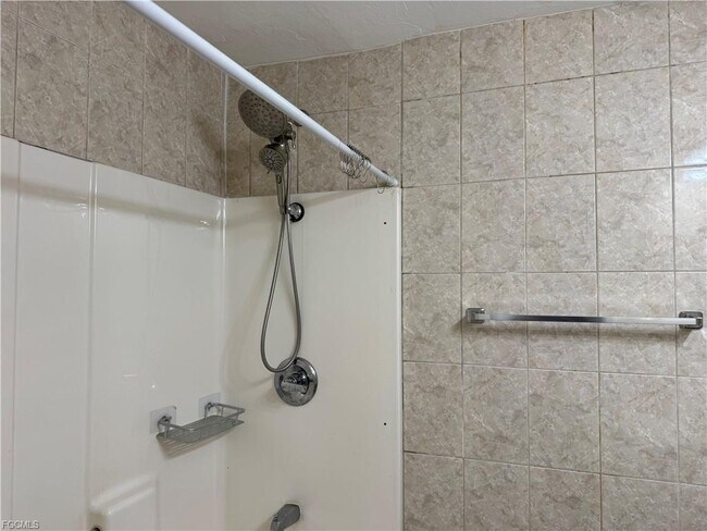 Building Photo - 2328 Country Club Blvd