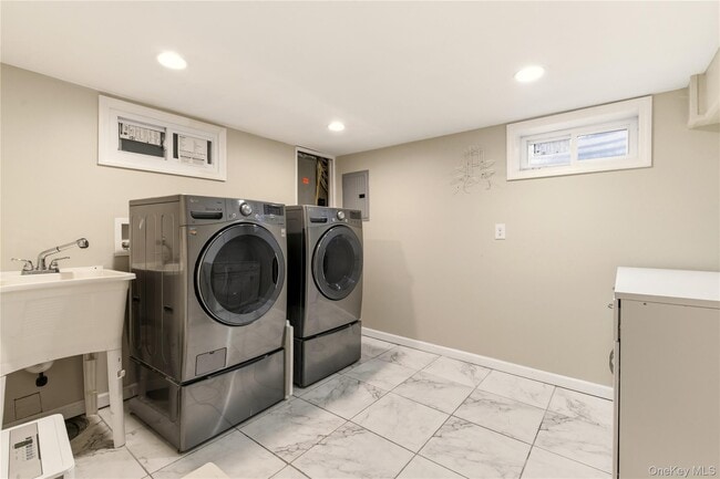 Building Photo - 24 Green Dr