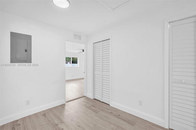 Building Photo - 2572 NW 20th St