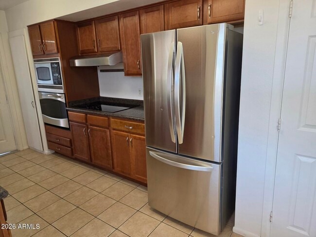Building Photo - 6401 E Parkview Dr