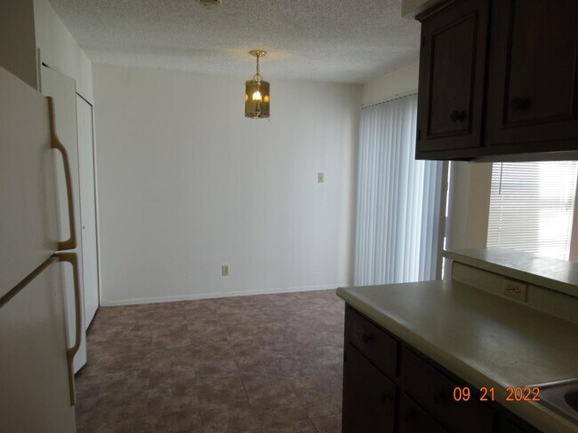 Building Photo - 7132 Larksong St