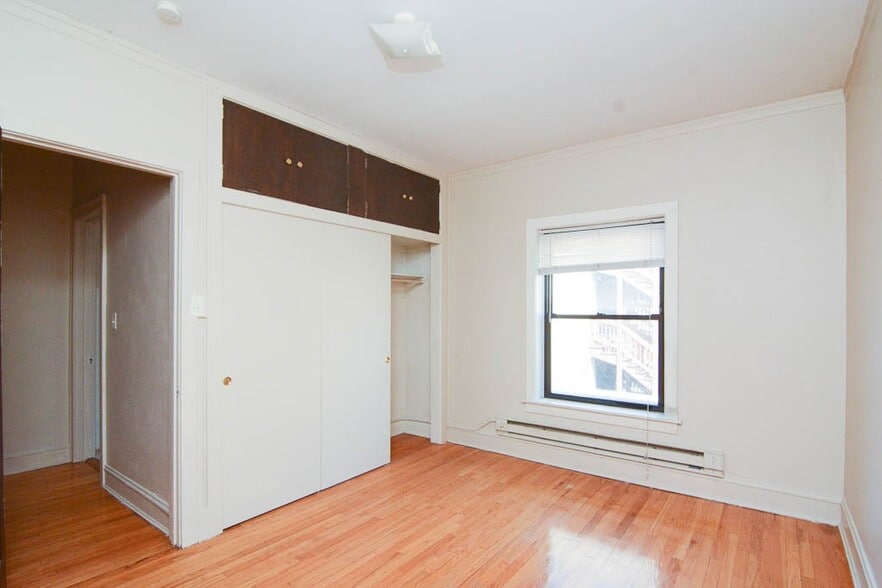 Building Photo - 1238 Oak Ave