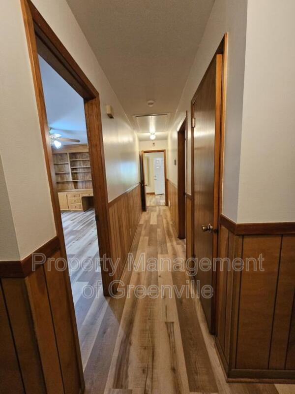 Building Photo - 400 Berea Dr