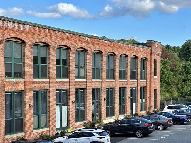 Building Photo - 1665 Main St