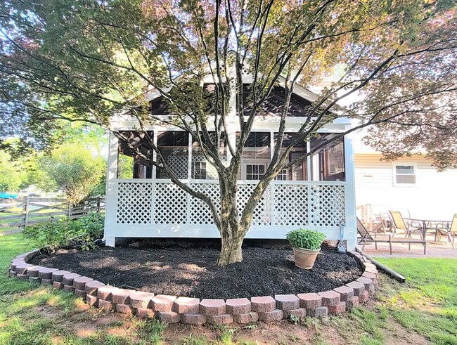 Building Photo - 10149 Yorktown Dr