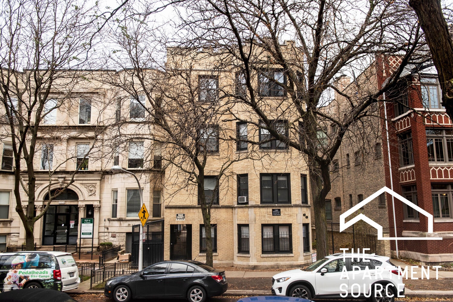 Building Photo - 624 W Roscoe St