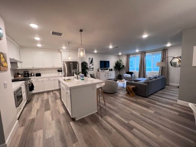Building Photo - Available February! Upscale Carlsbad Townhome - 2 Blocks to the beach