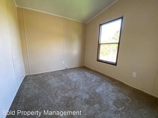 Building Photo - 3 br, 2 bath House - 7 Trailer Dr.
