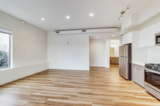 Building Photo - 950 Lofts