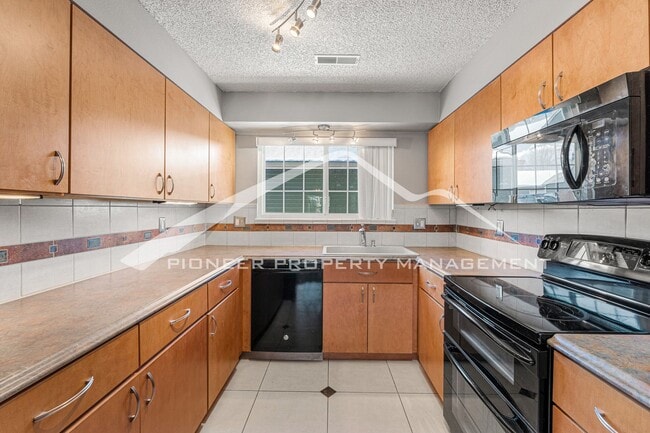 Building Photo - Fantastic Townhome with 1-Car Attached Garage, and Central AC!