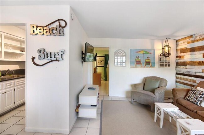 Building Photo - 3230 NE 13th St