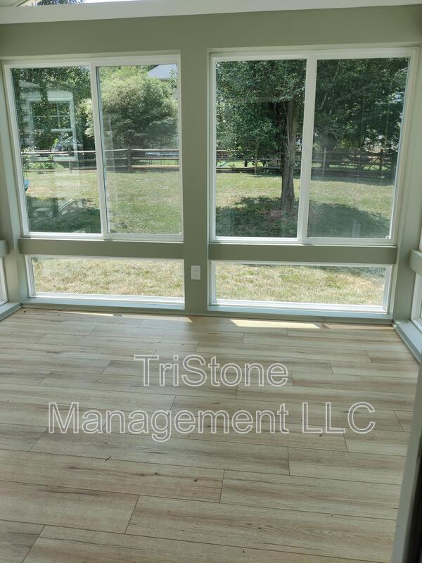 Building Photo - 14512 Harvington Dr