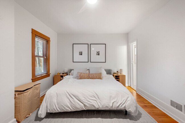 Building Photo - 2BD, 2BA South Denver Home with Bonus Room...