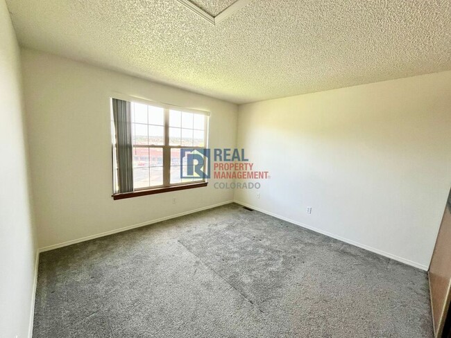 Building Photo - 6825 Overland Dr