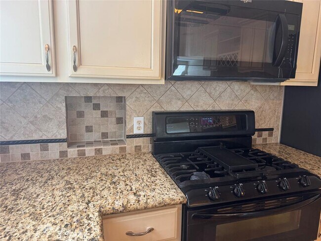 Building Photo - 3816 Eagles Nest St