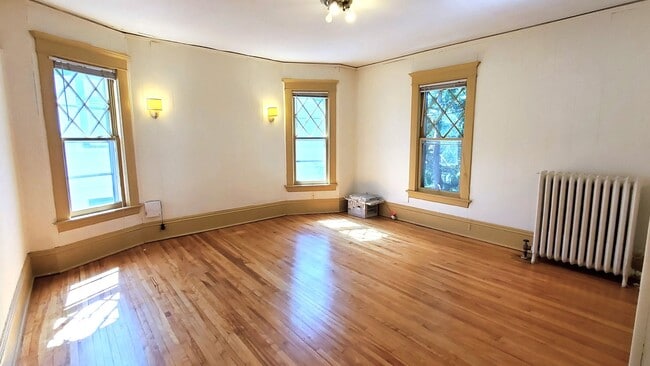 Building Photo - Charming 4-Bedroom Home in East Isles
