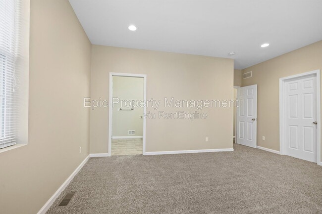Building Photo - 438 Elm St