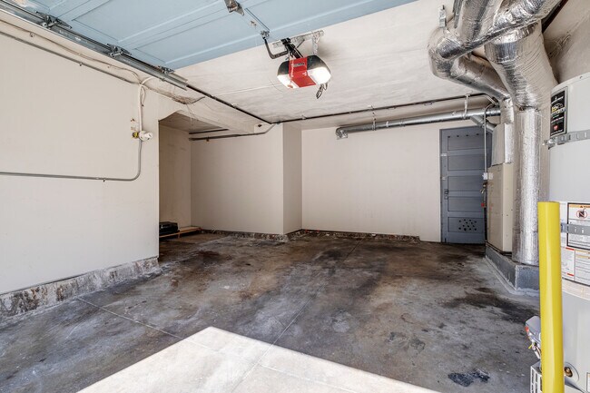 Building Photo - 1586 Chestnut St