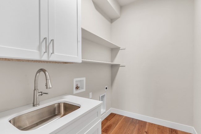 Building Photo - 1913 Conejos Pl