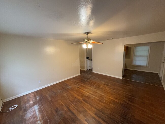 Building Photo - 408 Allen St