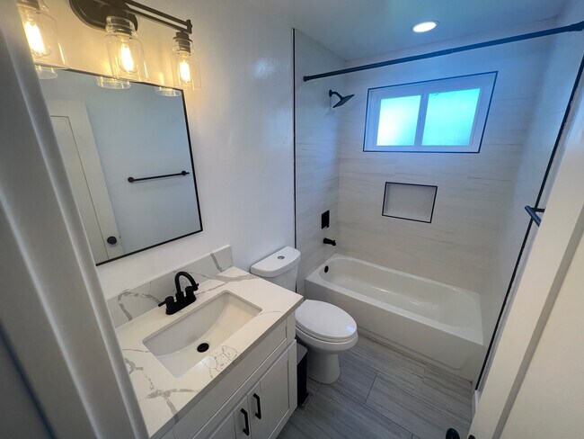 Building Photo - 3572 Nile St