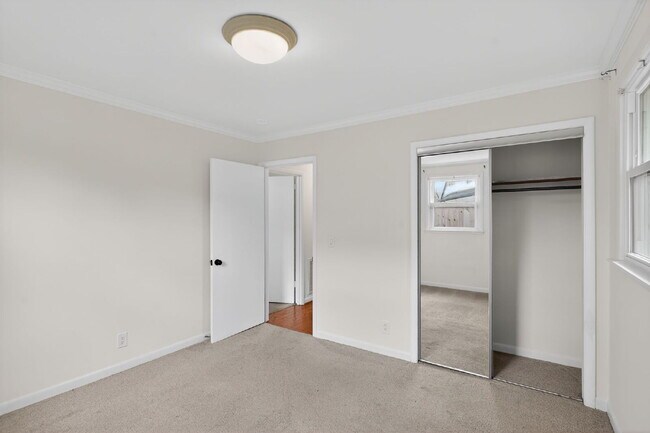 Building Photo - 138 Carriage Dr