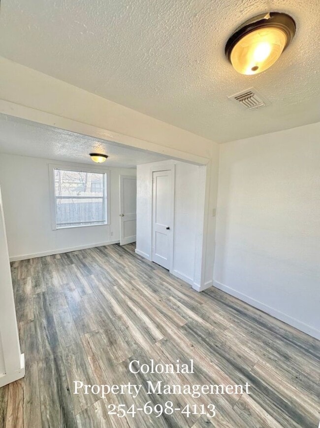 Building Photo - AVAILABLE NOW! (SECTION 8 ACCEPTED)