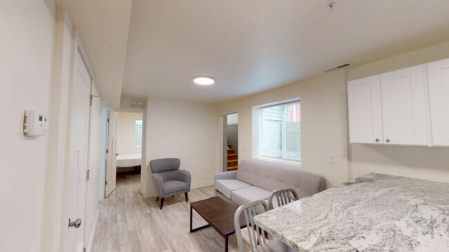 Building Photo - 1214 Washtenaw Ct