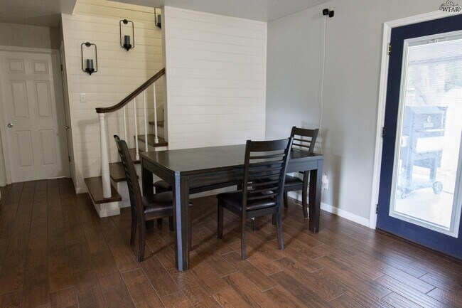 Building Photo - 4617 Sierra Madre Dr