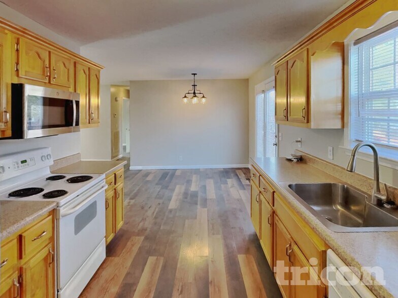 Building Photo - 1150 E 17th Ave