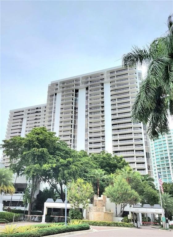 Building Photo - 20281 E Country Club Dr