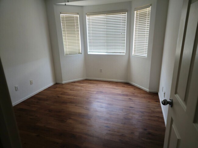 Building Photo - 3 Bedroom Home for rent.