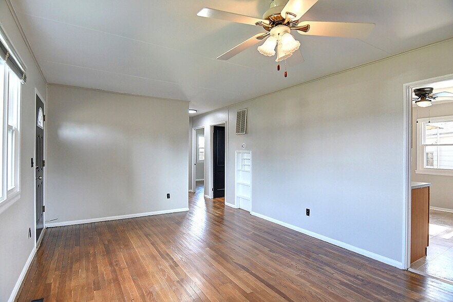 Building Photo - 2665 Elmore Dr