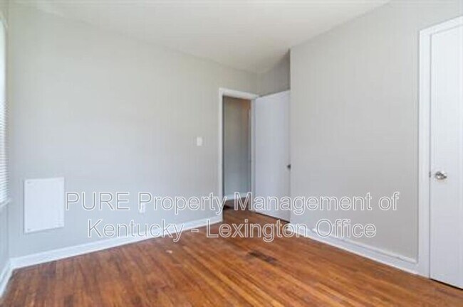 Building Photo - 817 Marcellus Dr