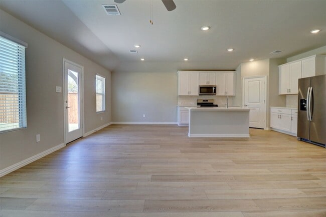 Building Photo - 3410 Pat Mayse Dr