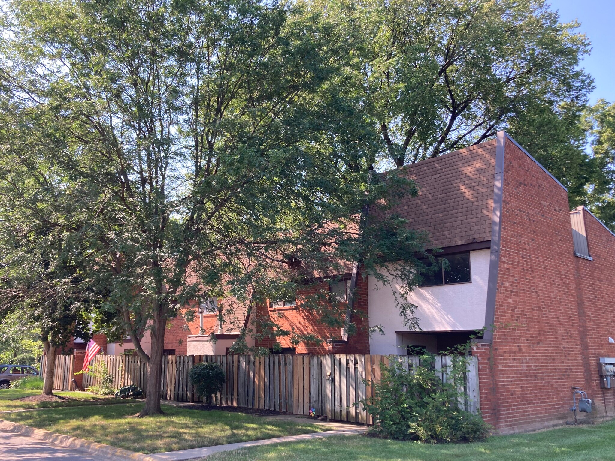Building Photo - 96 Lancelot Ln