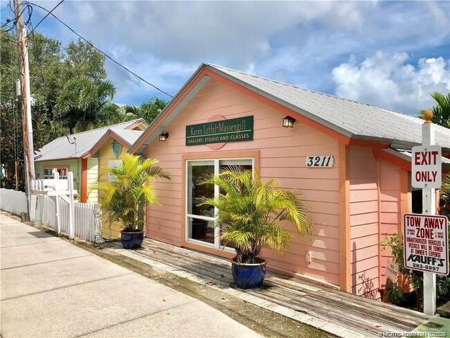 Building Photo - 18 NE Nautical Pl