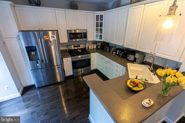 Building Photo - 2519 Gadsby Pl