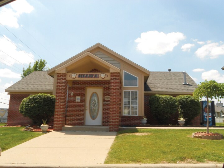 Devonshire Village 3514 Cambridge Ct Danville IL 61832 Apartment Finder